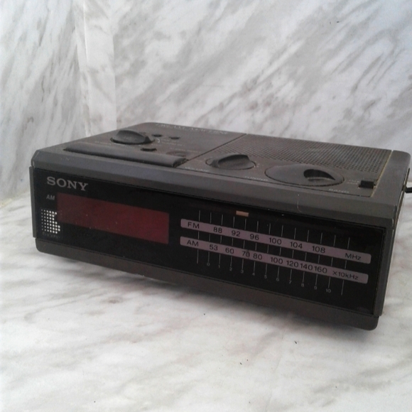 Vintage Sony Dream Machine Model ICF-C25W Digital FM/AM Alarm Clock Radio Tested - Picture 1 of 4